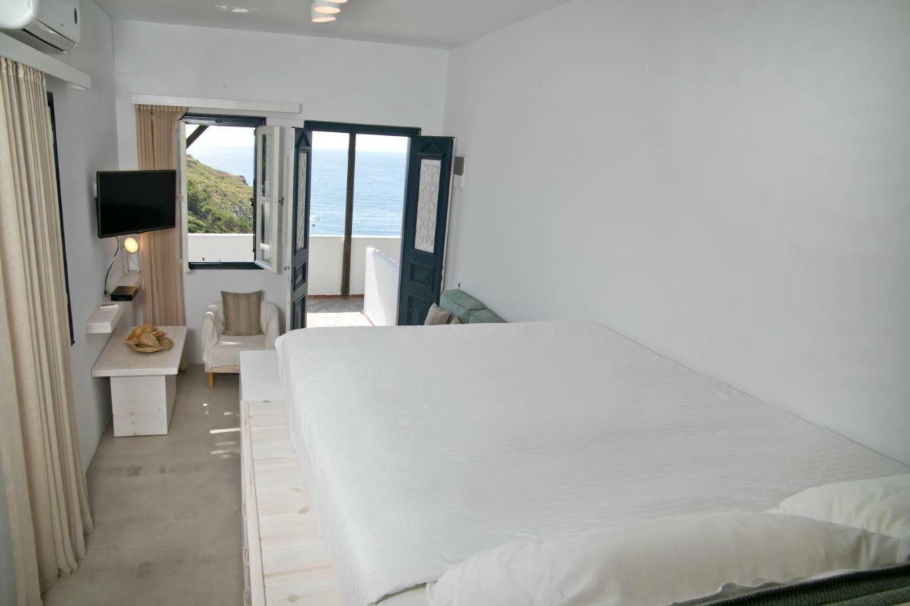 Blue Dawn Kalymnos Aparthotel Myrties Екстериор снимка